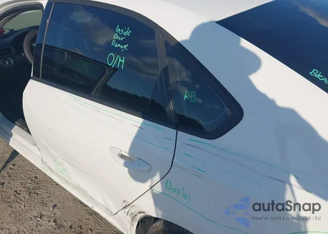 2015 Volkswagen Passat 1.8T Wolfsburg Edition z USA, uszkodzony, nr VIN 1VWAT7A33FC018221